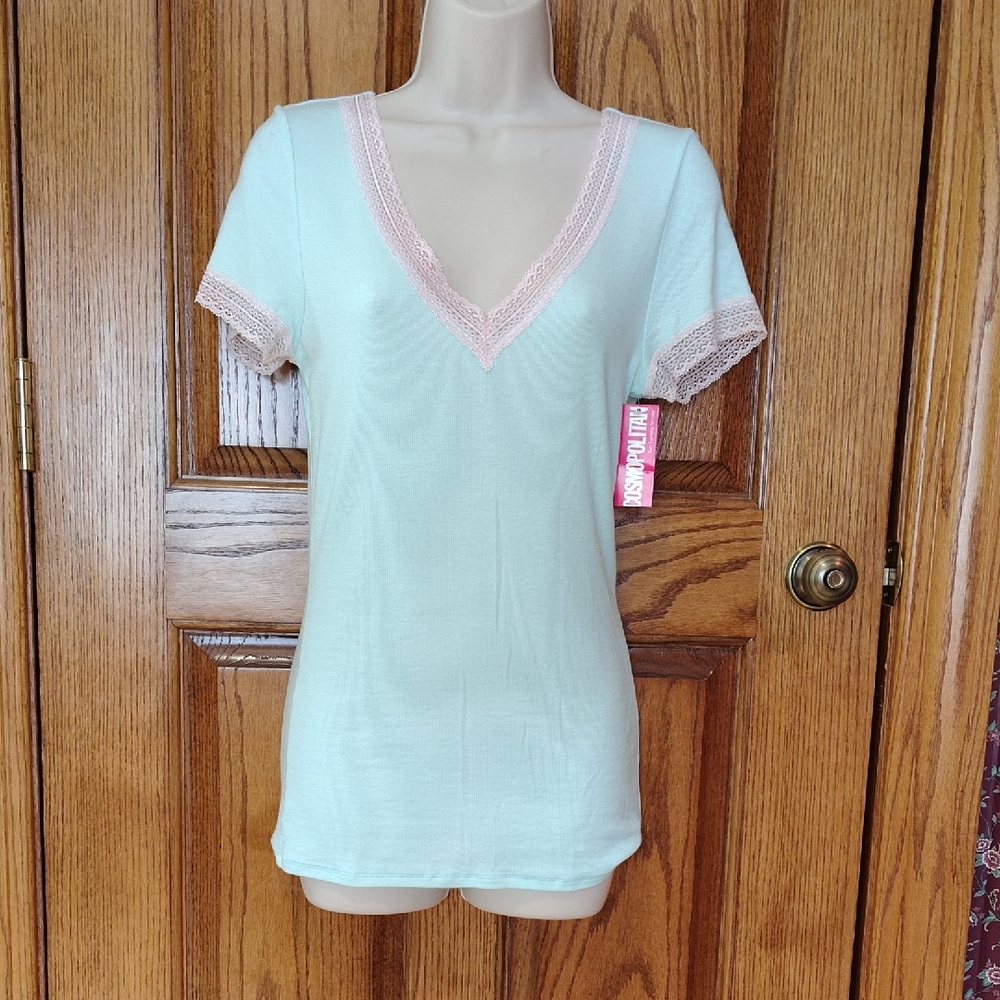Cosmopolitan Mint Green V-Neck Top w/Pink Lace at Neck & Sleeves Large